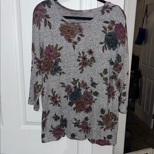 Torrid Super Soft Plush 3/4 sleeved gray floral sweater Size 2 2X 16-18